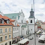 Lumina On The Old Square Near The Royal Castle Varšava