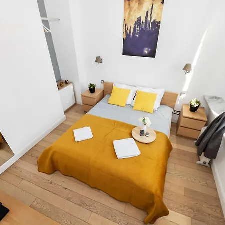 Lumina On The Old Square Near The Royal Castle * ורשה