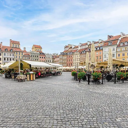 Lumina On The Old Square Near The Royal Castle ורשה