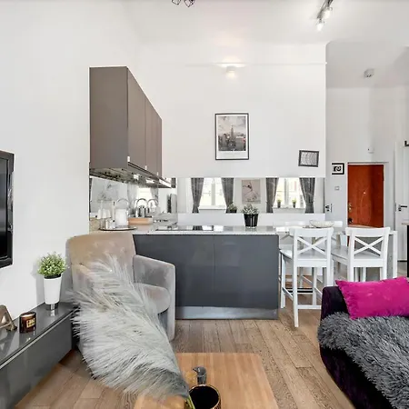 Lumina On The Old Square Near The Royal Castle * Varşova