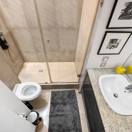 Lumina On The Old Square Near The Royal Castle Daire