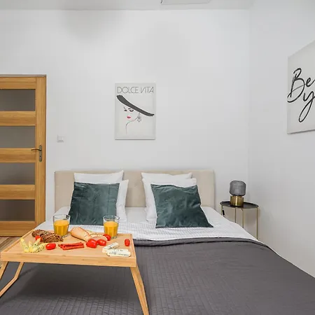 Lumina On The Old Square Near The Royal Castle Varsavia