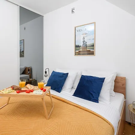 Lumina On The Old Square Near The Royal Castle Daire