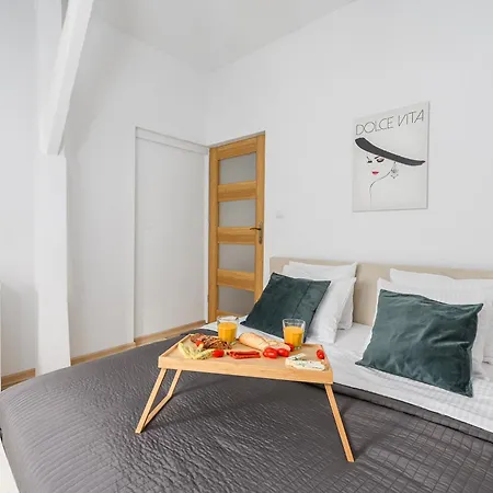 Lumina On The Old Square Near The Royal Castle Daire Varşova