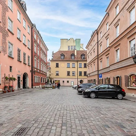 Lumina I On The Old Square I Near The Royal Castle * Varsovie